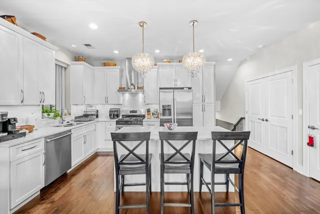 $610,000 | 3215 North Elston Avenue, Unit 1N, Chicago, IL 60618