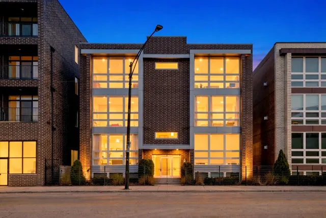 $610,000 | 3215 North Elston Avenue, Unit 1N, Chicago, IL 60618