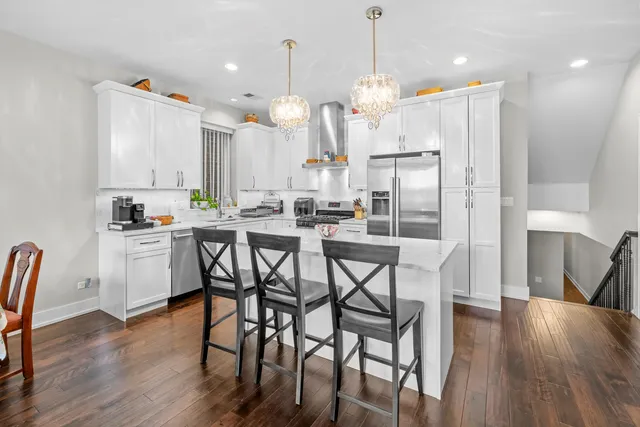 $610,000 | 3215 North Elston Avenue, Unit 1N, Chicago, IL 60618