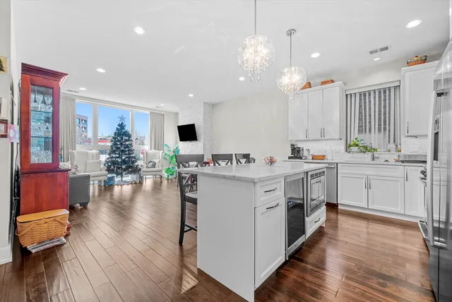 $610,000 | 3215 North Elston Avenue, Unit 1N, Chicago, IL 60618