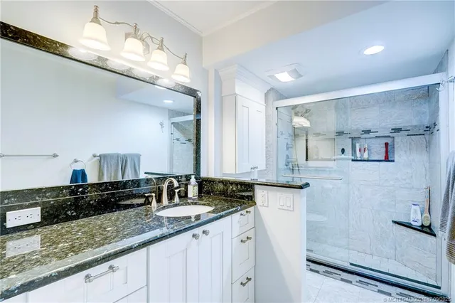 a en suite bathroom with a sink and a mirror
