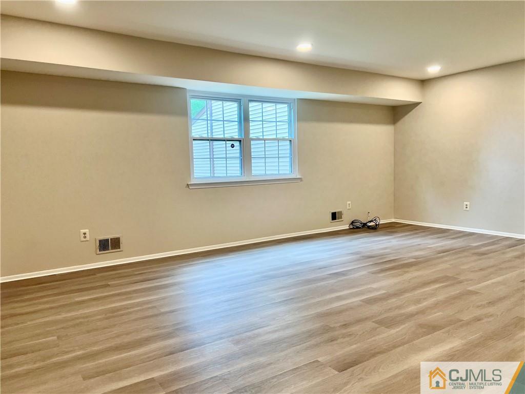 7502 Hana Road Edison, NJ 08817 - Photo 4 of 27