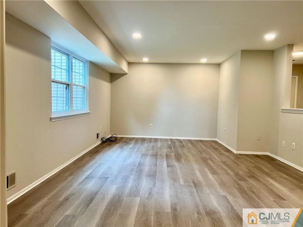 7502 Hana Road Edison, NJ 08817 - Photo 5 of 27