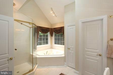 7104 River Road Bethesda, MD 20817 - Photo 14 of 29 Bath (Master)