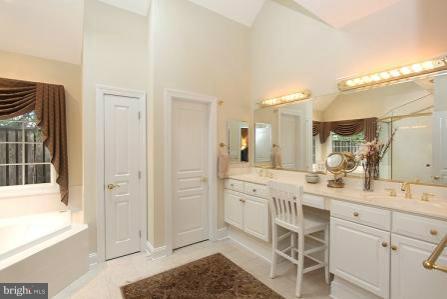 7104 River Road Bethesda, MD 20817 - Photo 18 of 29 Bath (Master)