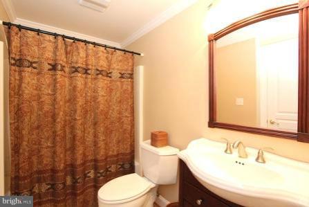 7104 River Road Bethesda, MD 20817 - Photo 28 of 29 Bath