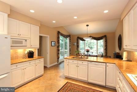 7104 River Road Bethesda, MD 20817 - Photo 4 of 29 Kitchen