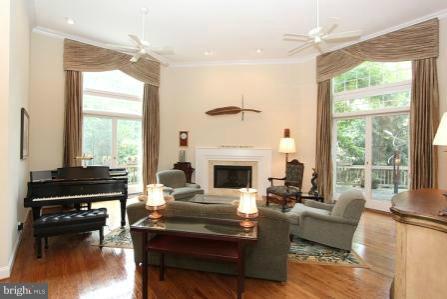 7104 River Road Bethesda, MD 20817 - Photo 5 of 29 Living Room