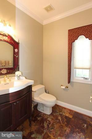 7104 River Road Bethesda, MD 20817 - Photo 6 of 29 Bath