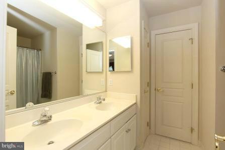 7104 River Road Bethesda, MD 20817 - Photo 7 of 29 Jack and Jill Bath for Bedroom #2 and #3