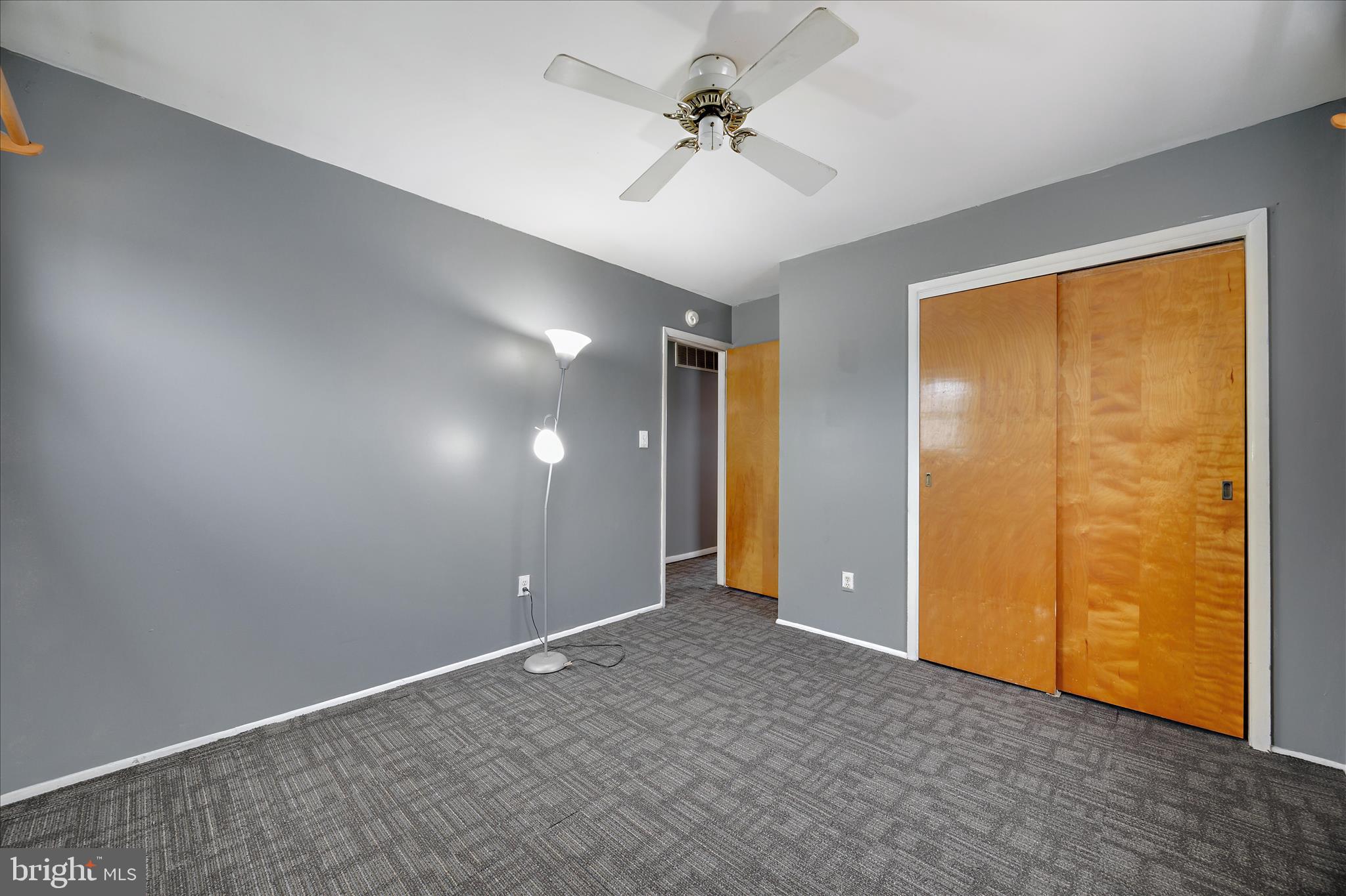 518 Kintop Road Glen Burnie, MD 21061 - Photo 17 of 33 an empty room with closet and a ceiling fan