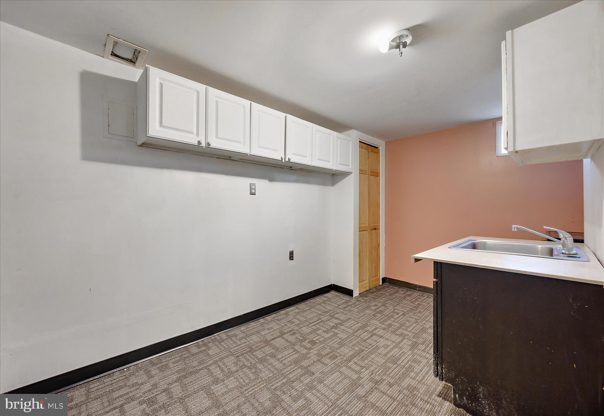 518 Kintop Road Glen Burnie, MD 21061 - Photo 27 of 33 a room with cabinets