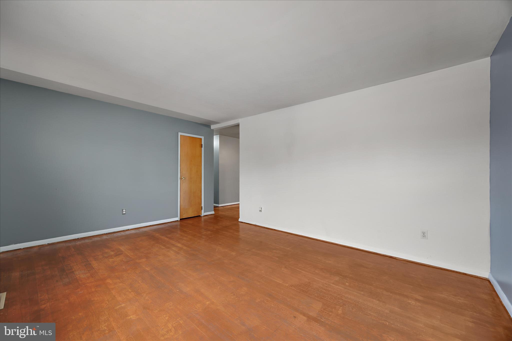 518 Kintop Road Glen Burnie, MD 21061 - Photo 3 of 33 a view of an empty room