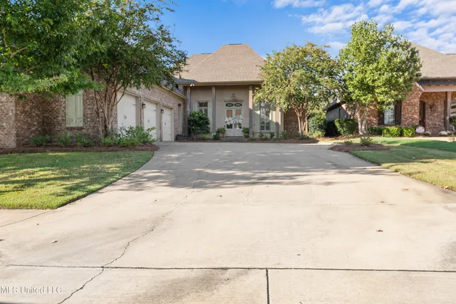 $550,000 | 116 Lake Village Drive, Madison, MS 39110