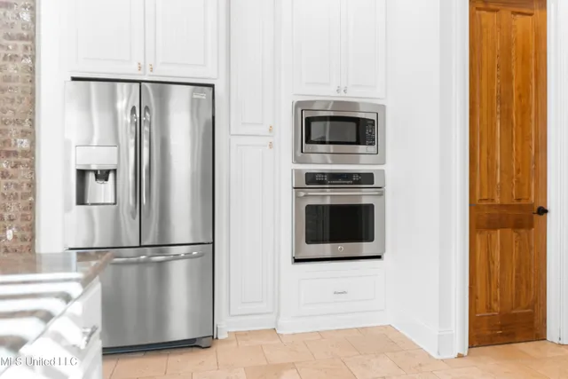 $550,000 | 116 Lake Village Drive, Madison, MS 39110