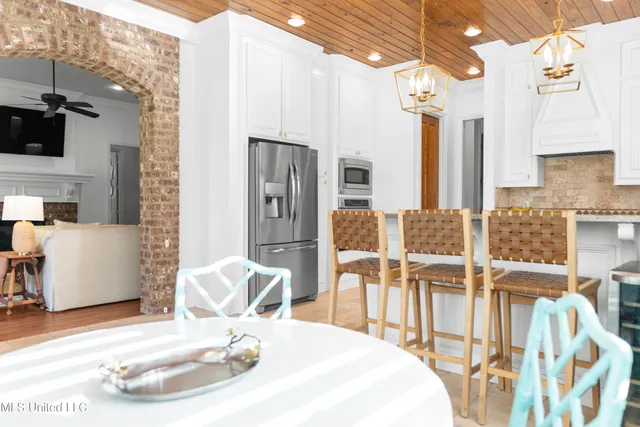 $550,000 | 116 Lake Village Drive, Madison, MS 39110