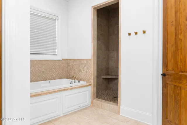 $550,000 | 116 Lake Village Drive, Madison, MS 39110