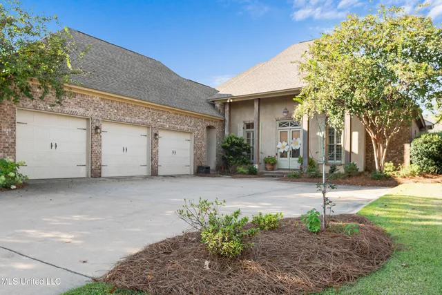 $550,000 | 116 Lake Village Drive, Madison, MS 39110