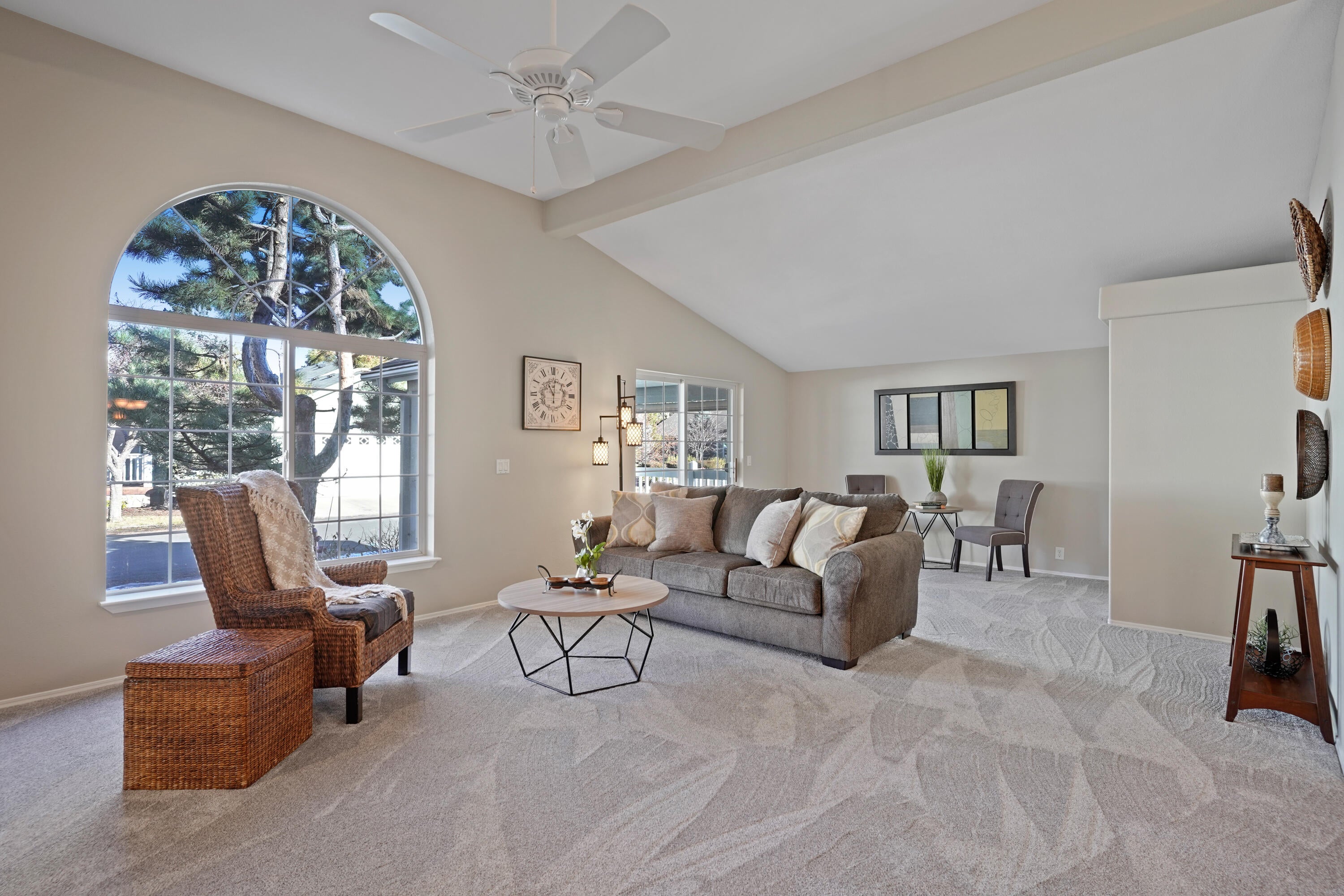 159 North Wheeler Loop Sisters, OR 97759 - Photo 10 of 25 Great Room