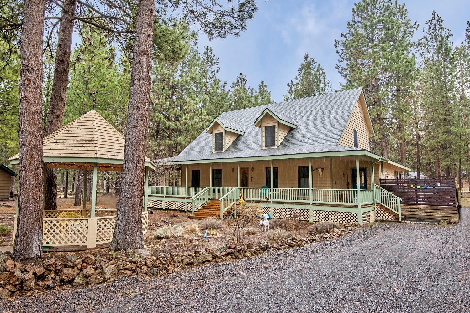 14420 Crossroads Loop Sisters, OR 97759 - Photo 2 of 24 2