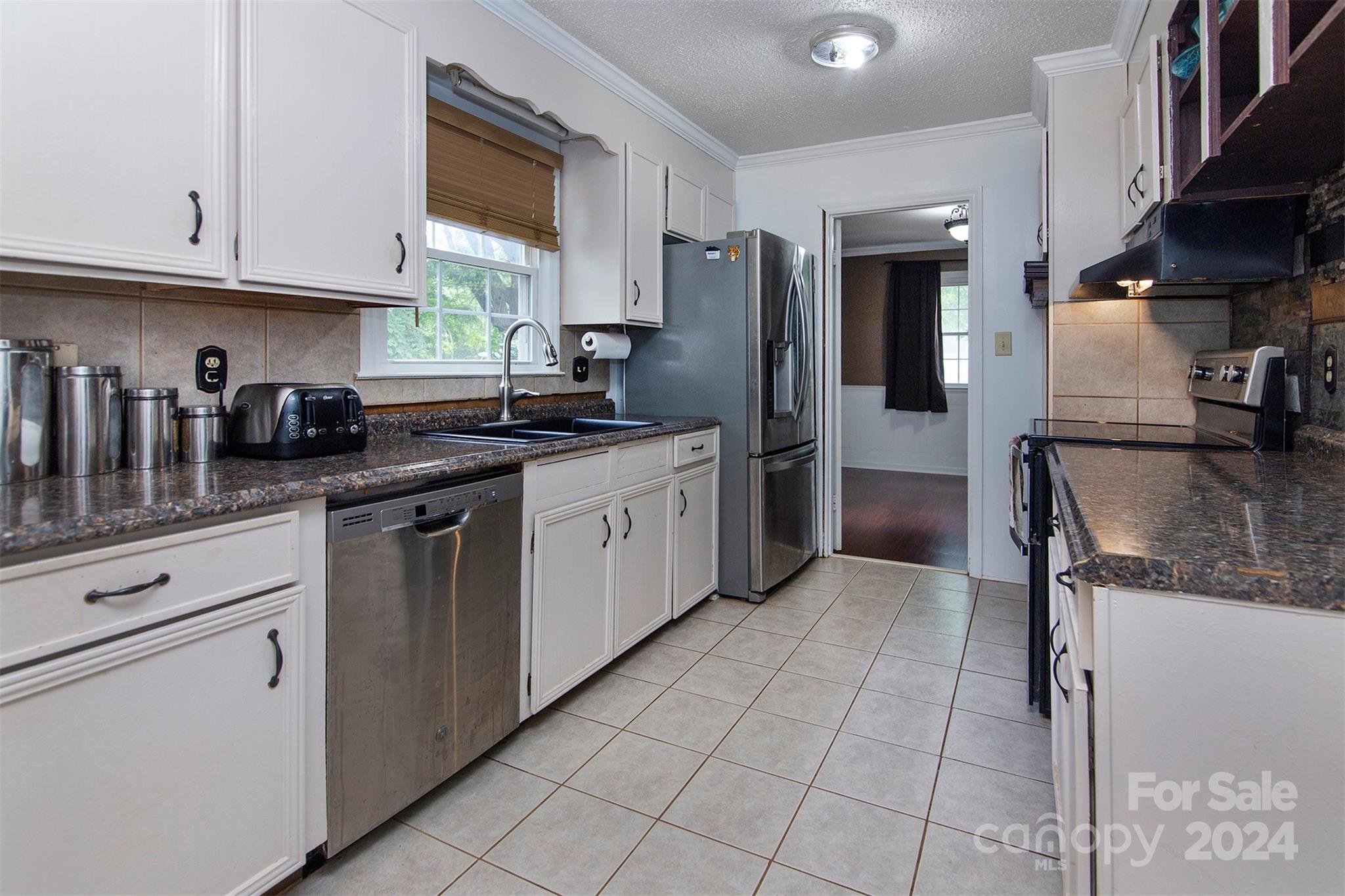 619 Holiday Road Gastonia, NC 28054 - Photo 4 of 26 Gallery Image 4