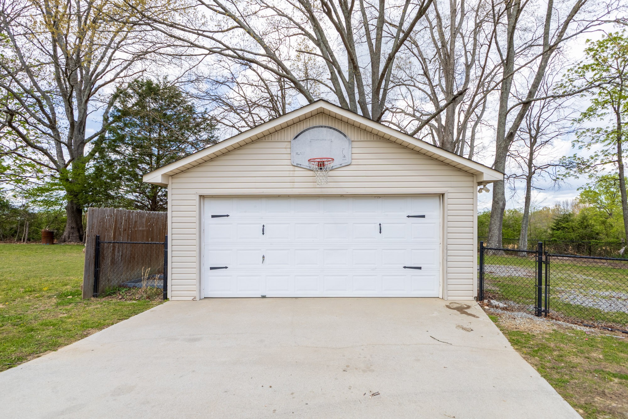 61 Eastridge Road Fayetteville, TN 37334 - Photo 36 of 42 a view of garage and yard