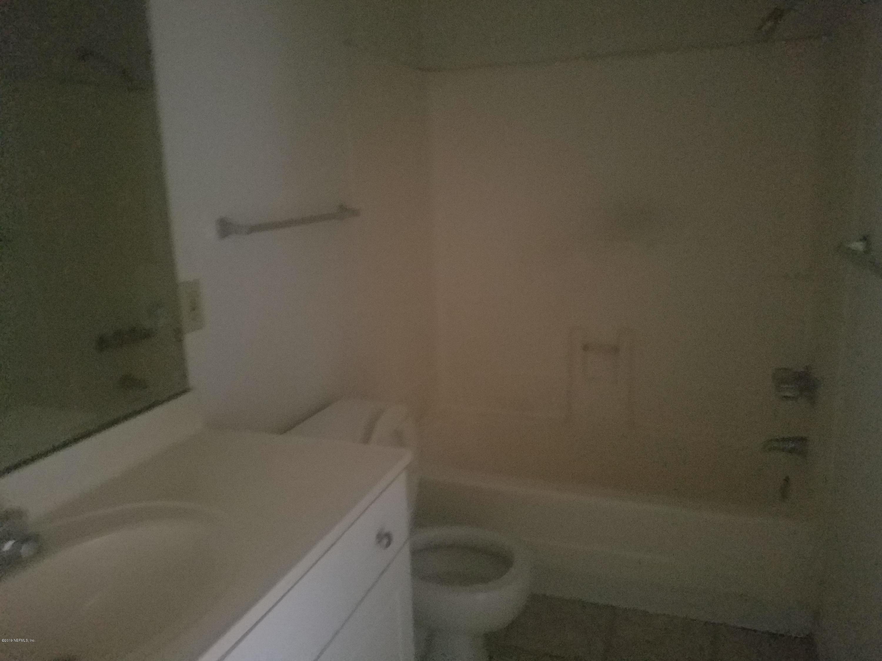10200 Belle Rive Boulevard, Unit 256 Jacksonville, FL 32256 - Photo 11 of 18 a bathroom with a toilet and sink