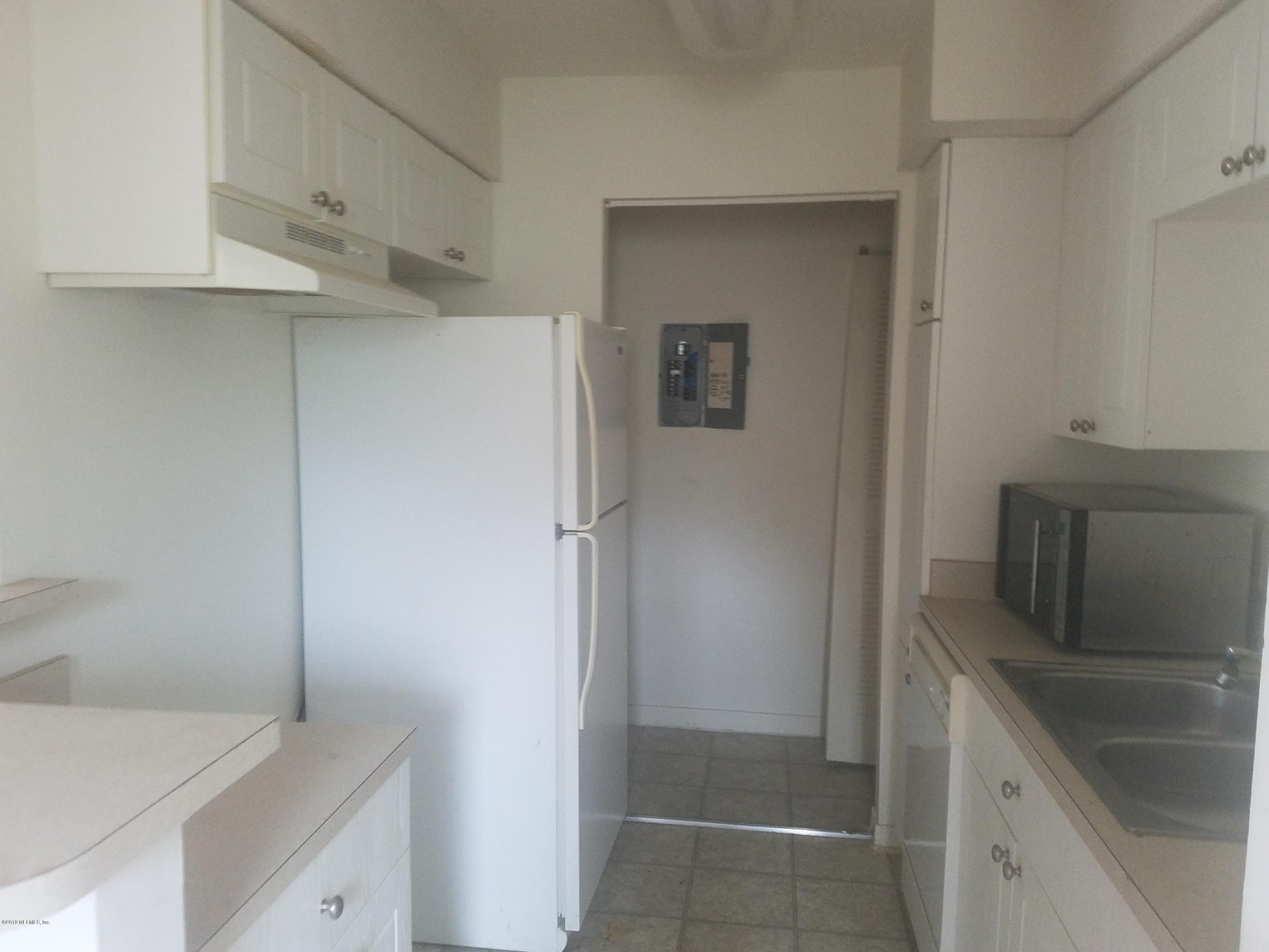 10200 Belle Rive Boulevard, Unit 256 Jacksonville, FL 32256 - Photo 18 of 18 a kitchen with a refrigerator and cabinets