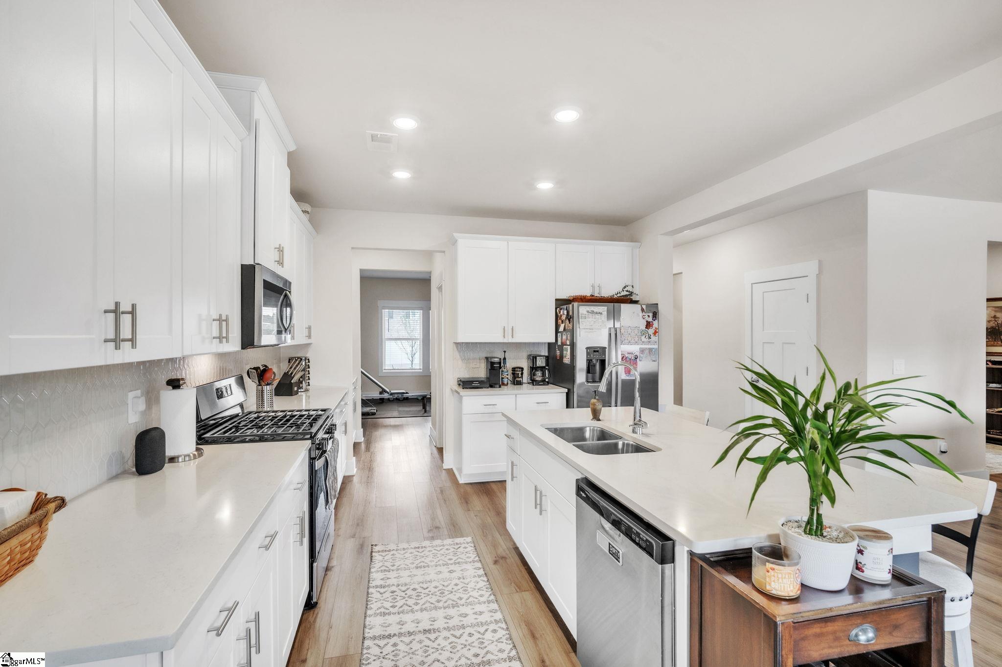 101 Roderick Lane Greenville, SC 29605 - Photo 9 of 36 Gallery Image 9