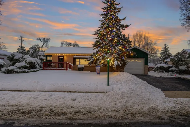 $310,000 | 760 Cumberland Street, Hoffman Estates, IL 60169