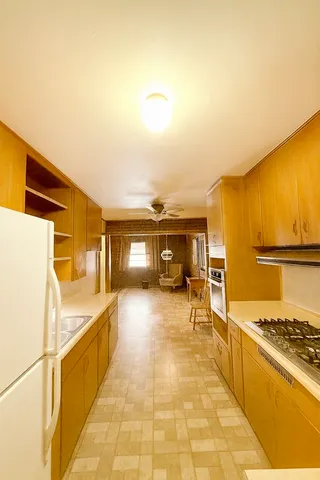 $310,000 | 760 Cumberland Street, Hoffman Estates, IL 60169