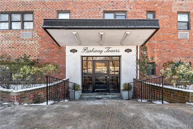 $280,000 | 1910 Pelham Parkway South, Unit 5C | Pelham Bay