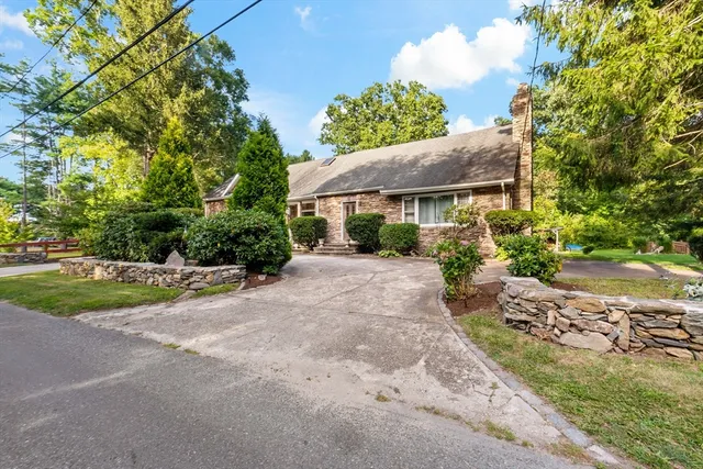 a view of a house with a yard and street