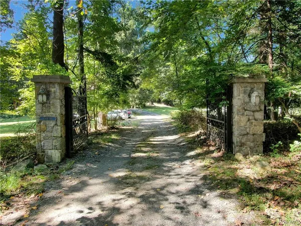 $2,995,000 | 4 Deer Run, Sparkill, NY 10976