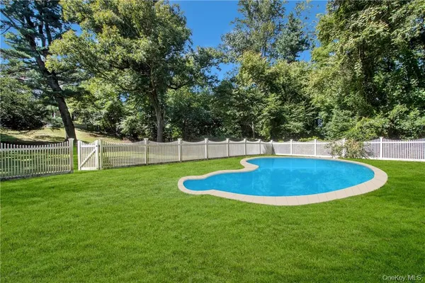 $2,995,000 | 4 Deer Run, Sparkill, NY 10976