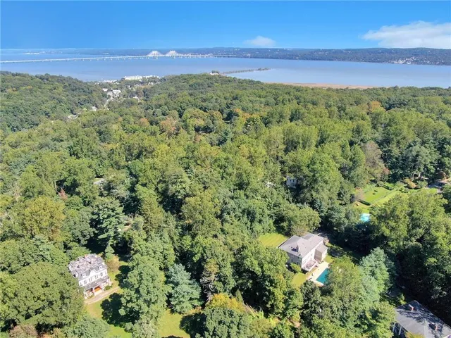 $2,995,000 | 4 Deer Run, Sparkill, NY 10976