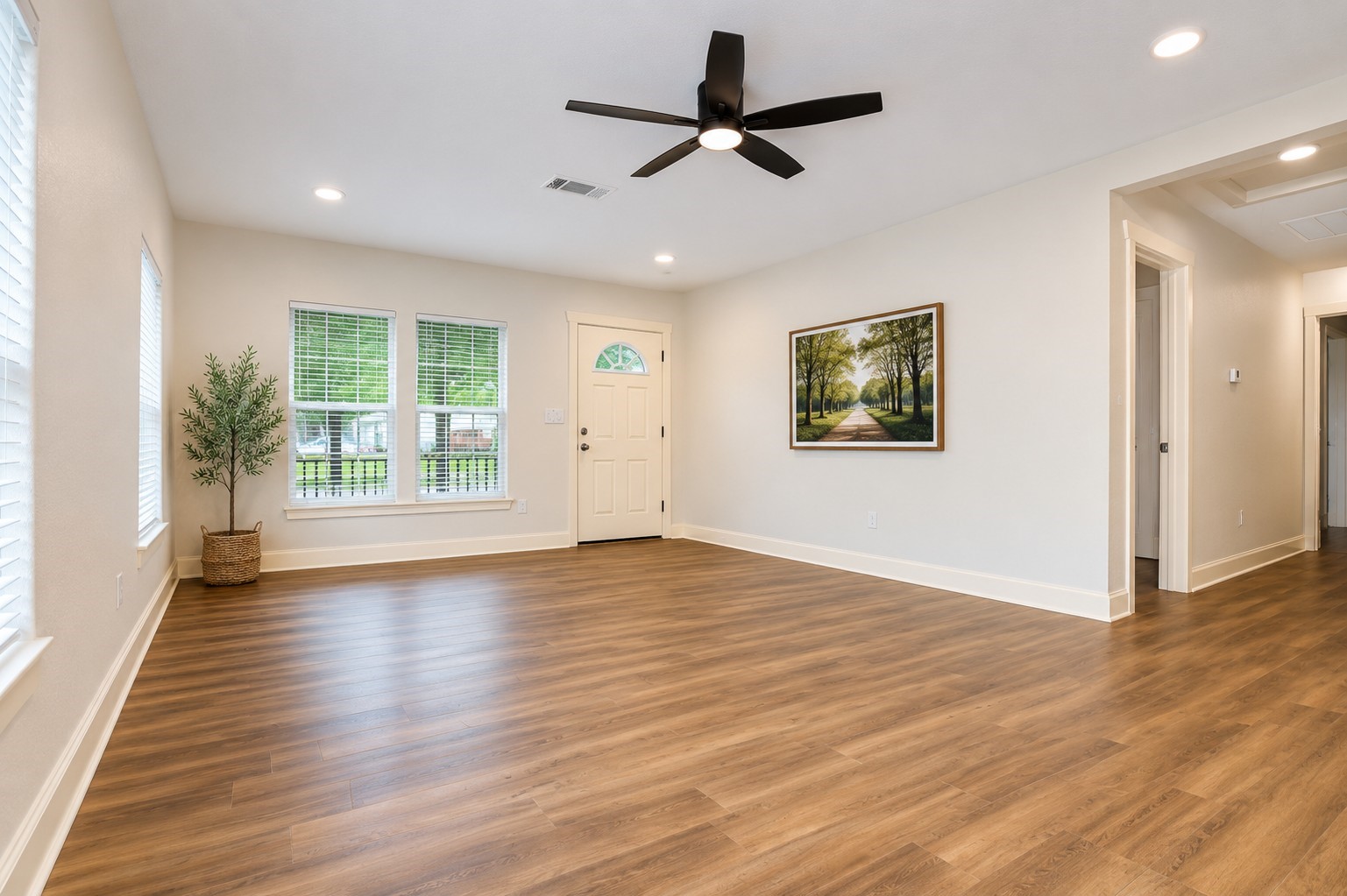 1011 North Valderas Street Angleton, TX 77515 - Photo 5 of 14 Livingroom