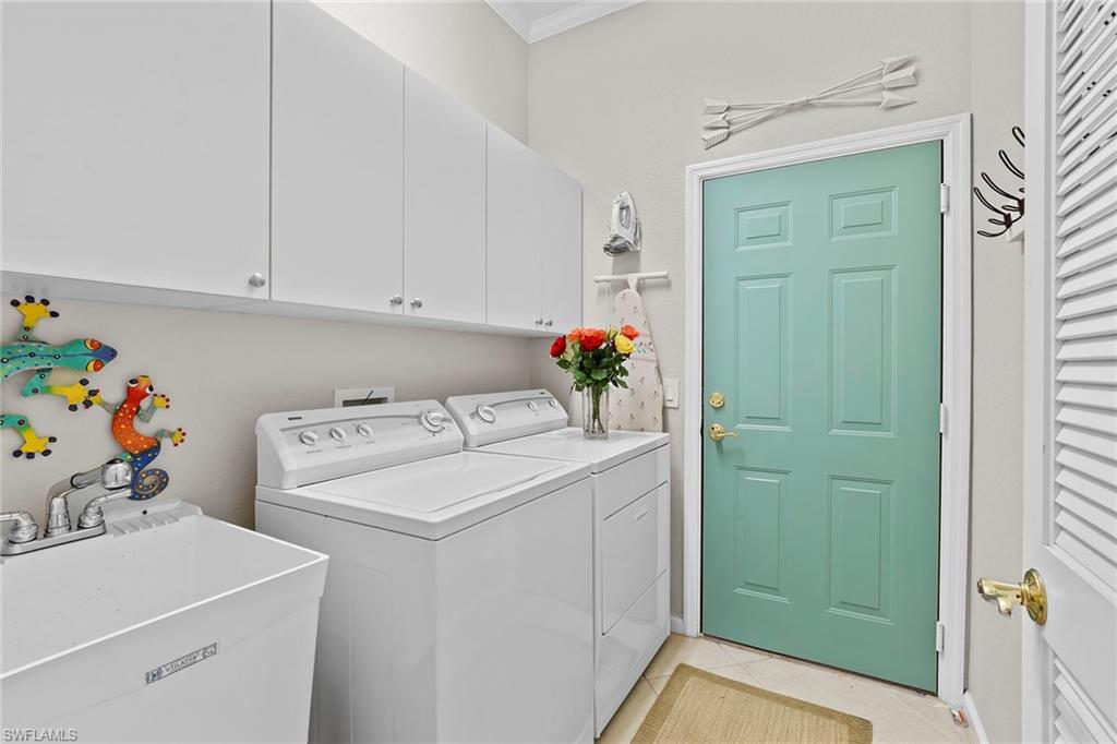 4541 Cardinal Cove Lane Naples, FL 34114 - Photo 16 of 42 a utility room with dryer and washer
