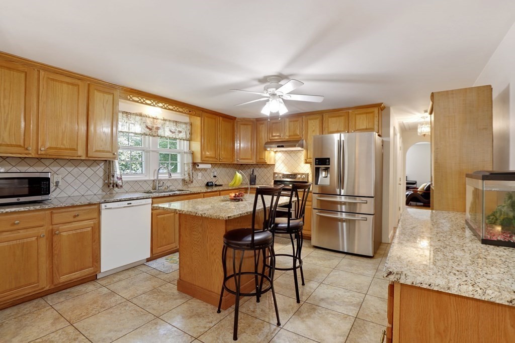 24 Saybrook Road Shrewsbury, MA 01545 - Photo 8 of 37 Gallery Image 8