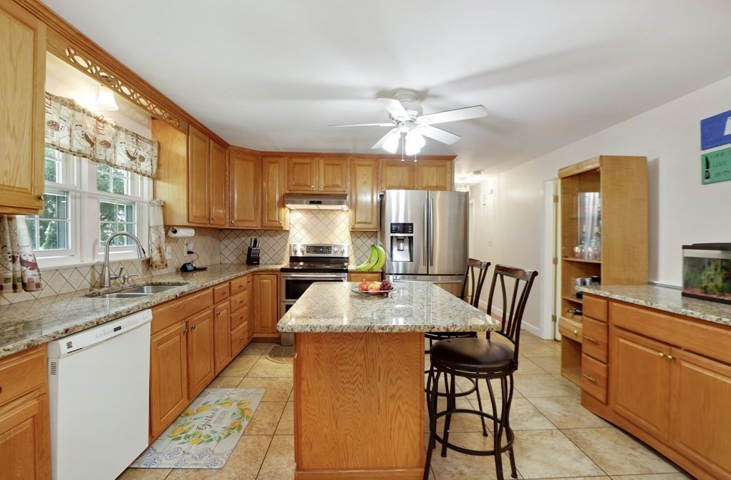 24 Saybrook Road Shrewsbury, MA 01545 - Photo 9 of 37 Gallery Image 9