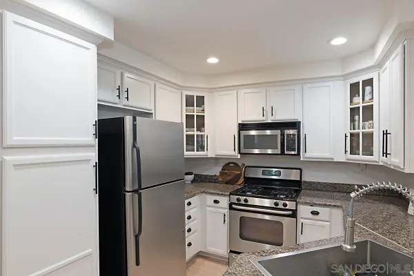 $2,595 | 12588 Carmel Creek Road, Unit 33, San Diego, CA 92130