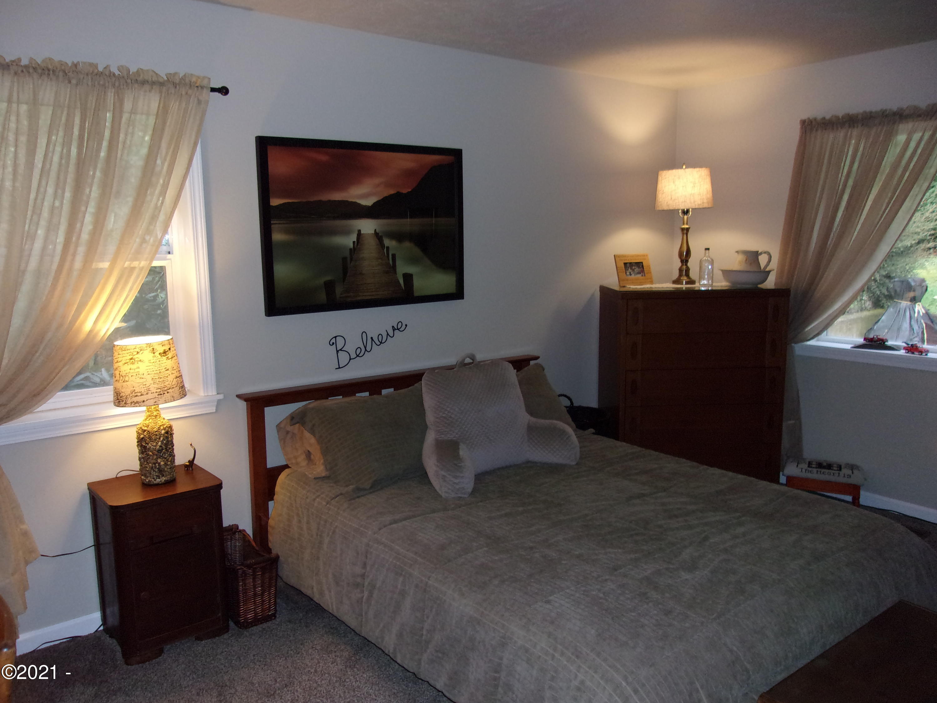 3065 Yaquina Bay Road Newport, OR 97365 - Photo 19 of 32 Main Floor Bedroom