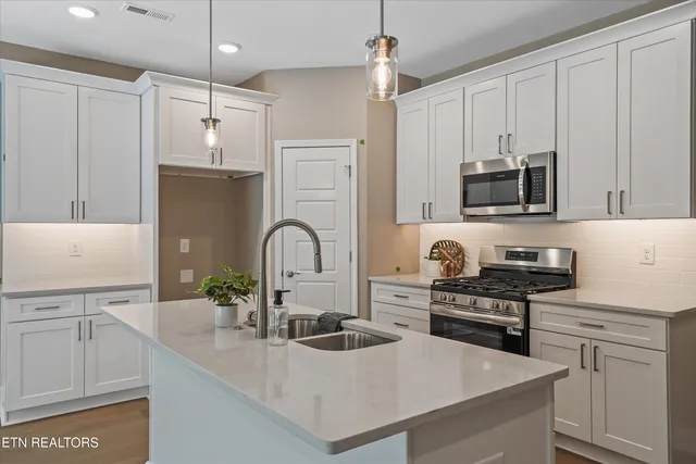 $589,900 | 1576 Green Meadows Lane, Lenoir City, TN 37771