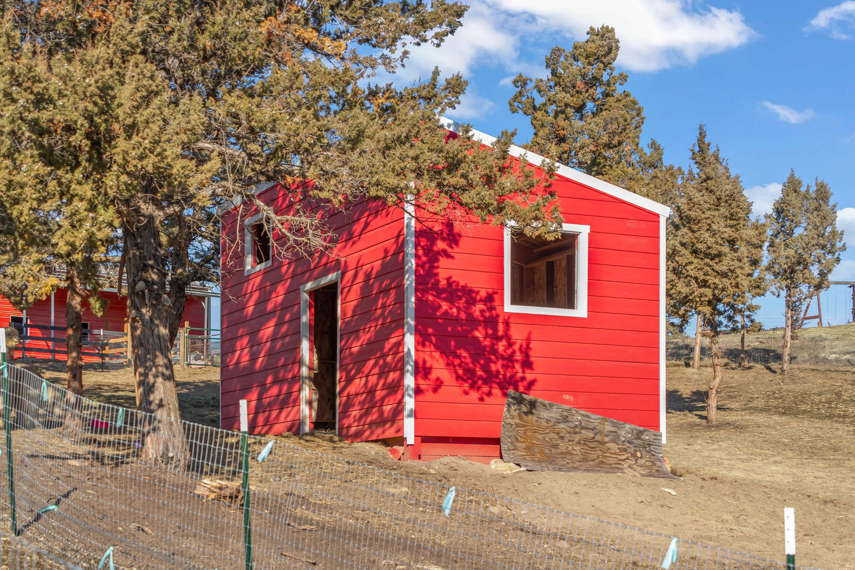 5582 North Mckay Road Prineville, OR 97754 - Photo 45 of 54 a view of a house with a yard