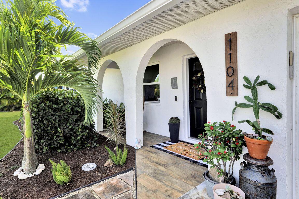 1104 Northwest 12th Terrace Stuart, FL 34994 - Photo 5 of 32 Entry Way