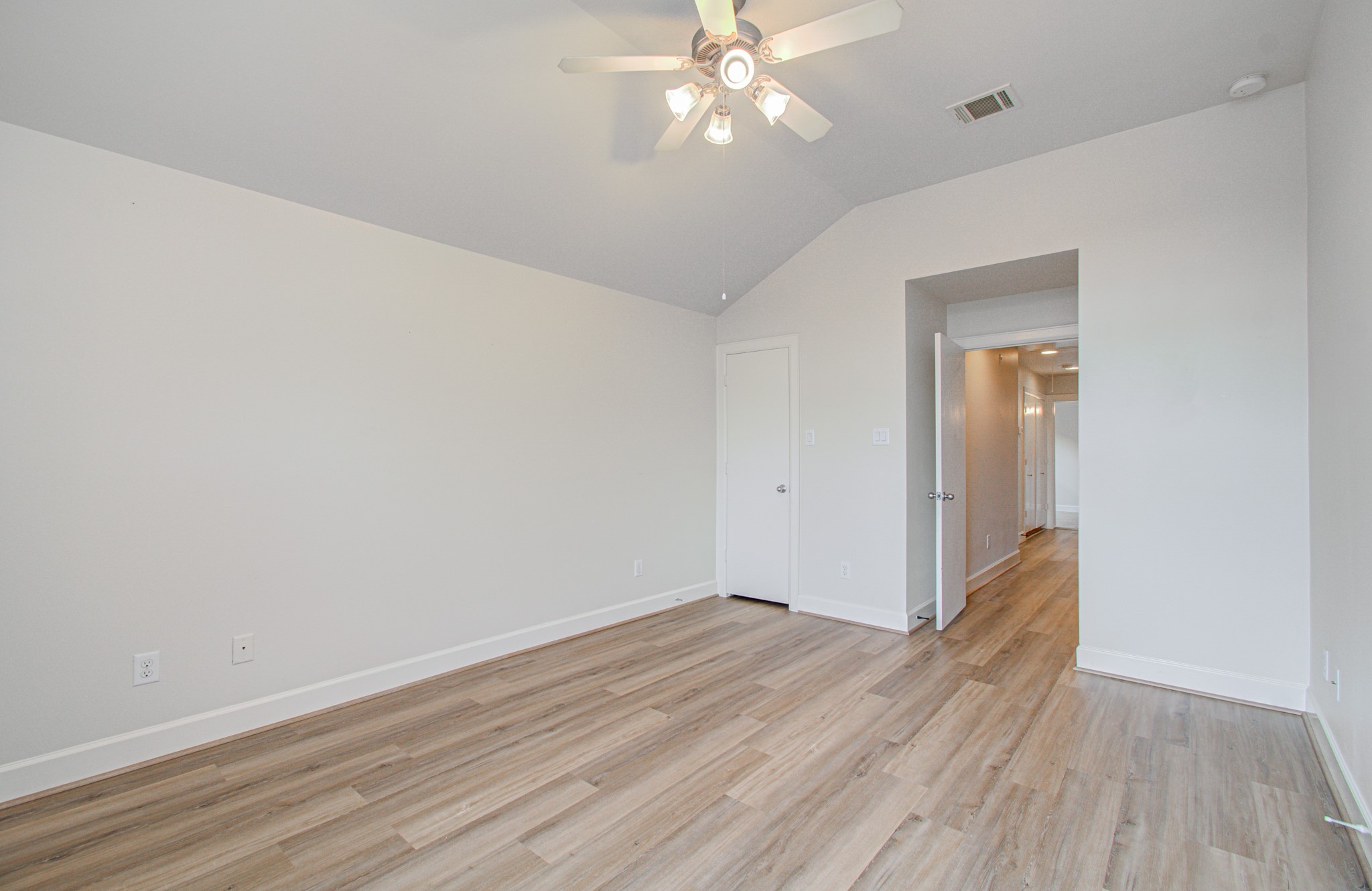 624 East 39th Street Houston, TX 77022 - Photo 20 of 37 a view of an empty room with wooden floor