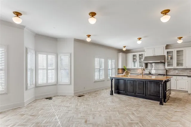 $6,800 | 2809 Park Hill Drive, Fort Worth, TX 76109