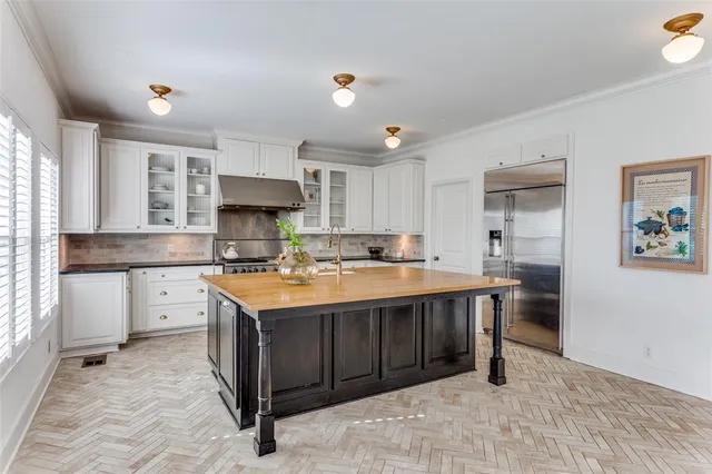 $6,800 | 2809 Park Hill Drive, Fort Worth, TX 76109