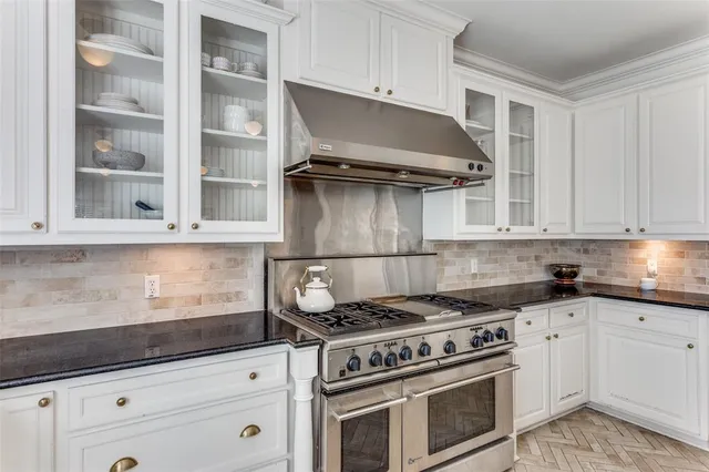 $6,800 | 2809 Park Hill Drive, Fort Worth, TX 76109