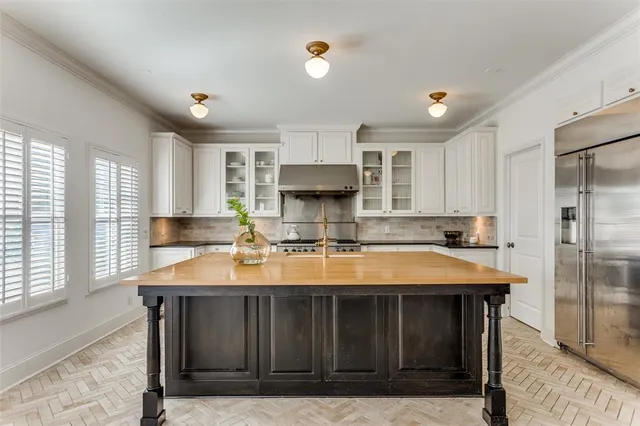 $6,800 | 2809 Park Hill Drive, Fort Worth, TX 76109